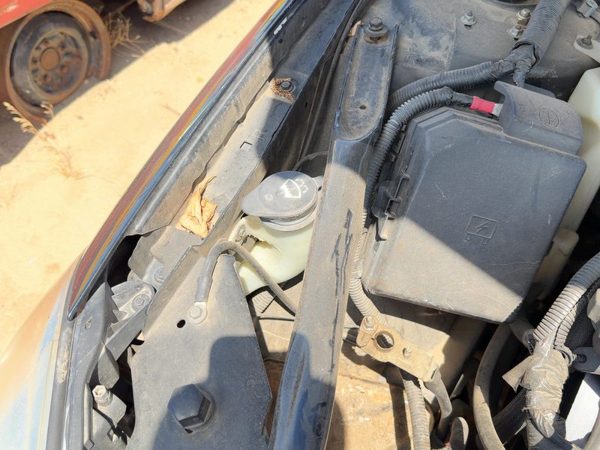 06-16 Chevy Impala Windshield Washer Fluid Reservoir With Pump Oem Wiper Tank — photo 1