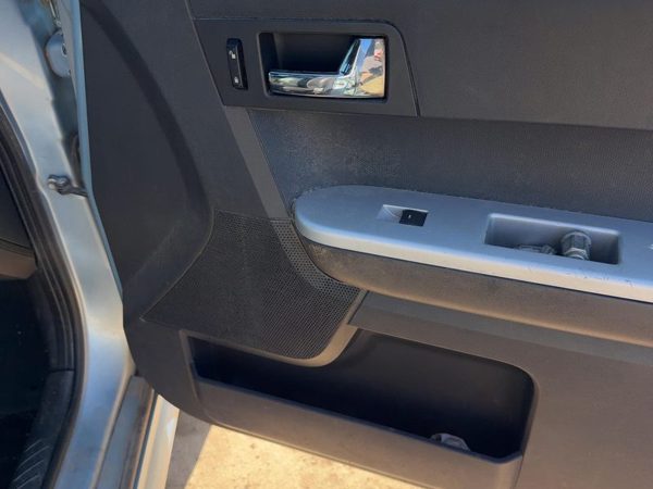 08-11 Mariner Passenger Right Front Door Trim Panel Switches Stone Graystone 89 — photo 10