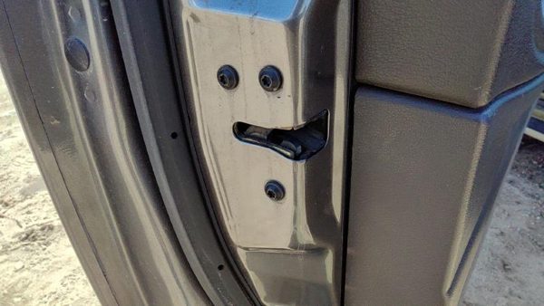2001-2004 Ford Mustang Driver Left Front Door Latch With Rods/Cables Oem — photo 2