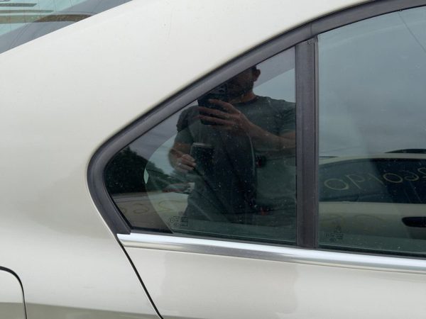 11-18 Vw Jetta Passenger Right Rear Vent Window Back Door Glass With Frame Oem — photo 2