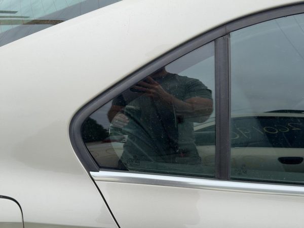 11-18 Vw Jetta Passenger Right Rear Vent Window Back Door Glass With Frame Oem — photo 3
