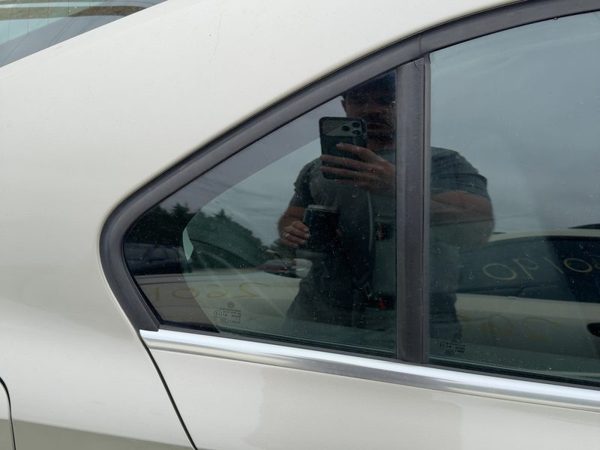 11-18 Vw Jetta Passenger Right Rear Vent Window Back Door Glass With Frame Oem — photo 4