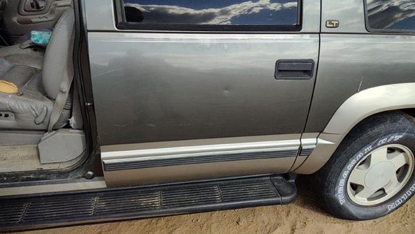 1999 Suburban 1500 Rear Door LH Pewter 11L — photo 3