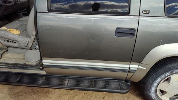1999 Suburban 1500 Rear Door LH Pewter 11L — photo 4