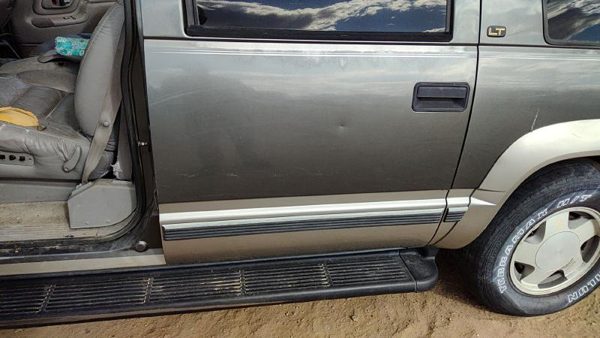 1999 Suburban 1500 Rear Door LH Pewter 11L — photo 2