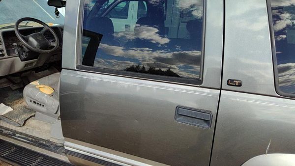 1999 Suburban 1500 Rear Door LH Pewter 11L — photo 6