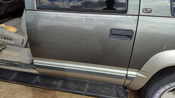 1999 Suburban 1500 Rear Door LH Pewter 11L — photo 5