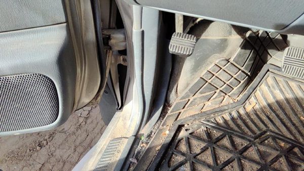 01-04 Nissan Xterra Driver Left Lower Kick Trim Panel Oem Gray K — photo 3