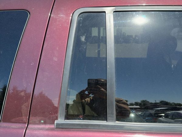 04-09 Durango Passenger Right Rear Vent Window Back Door Glass With Frame Oem — photo 2