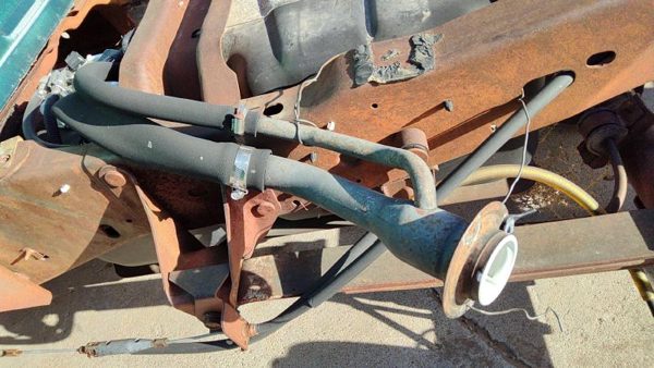 1998-2000 Ford Ranger Fuel Filler Neck Assembly With Gas Cap Oem — photo 3