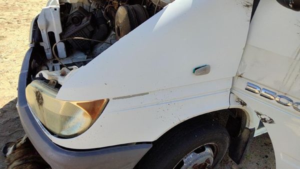 2006 Dodge Sprinter 3500 Fender LH Van White P01 — photo 2