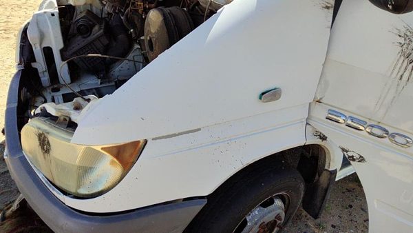 2006 Dodge Sprinter 3500 Fender LH Van White P01 — photo 3