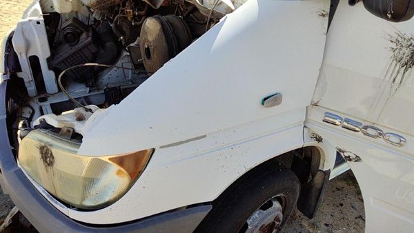 2006 Dodge Sprinter 3500 Fender LH Van White P01 — photo 4