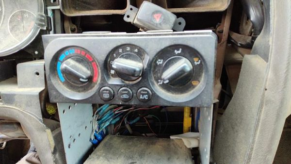 00-04 Legacy Outback Temperature Control Module In Dash Heater Ac Head Unit Oem — photo 2