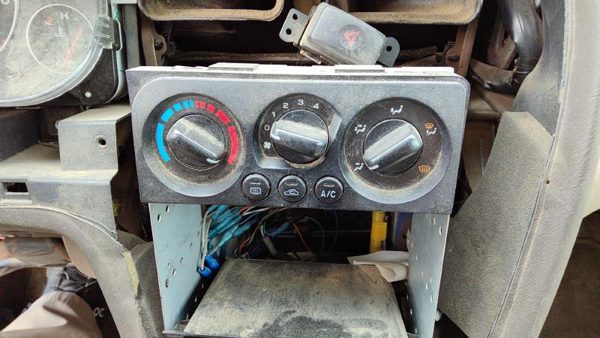 00-04 Legacy Outback Temperature Control Module In Dash Heater Ac Head Unit Oem — photo 3