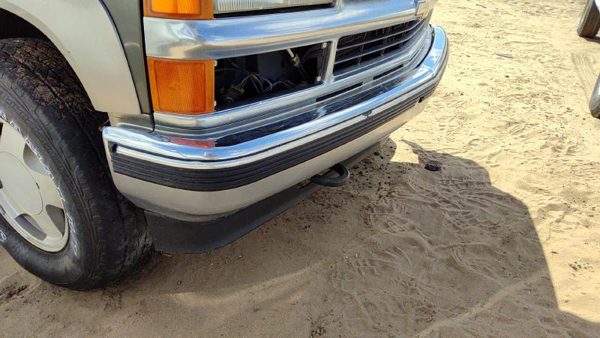 1992-1999 Chevy Suburban Chrome Front Bumper Assembly With Brackets Oem 15574111 — photo 7