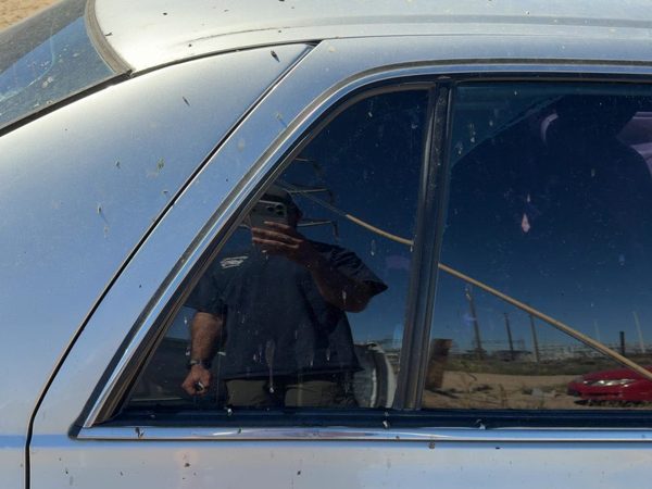 2005 Cadillac Deville Rear Vent Glass/window RH — photo 2
