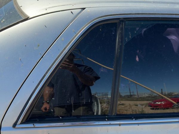 2005 Cadillac Deville Rear Vent Glass/window RH — photo 3