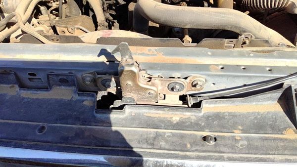1987-1990 Ford F150 Hood Latch Assembly With Bracket Oem F0Tz16138A — photo 2