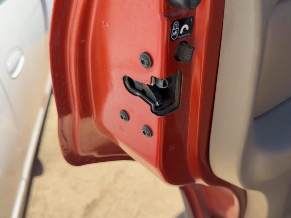 2004-2007 Ford Escape Driver Left Rear Door Latch With Rods/Cables Oem Back — photo 3