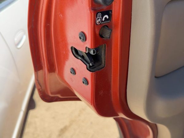 2004-2007 Ford Escape Driver Left Rear Door Latch With Rods/Cables Oem Back — photo 2
