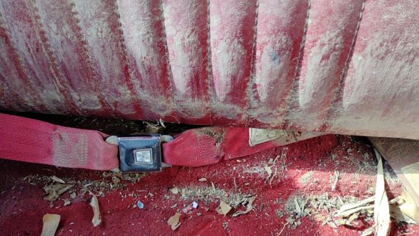 1988 Ford F150 Front Seat Belt Red Rear Center Buckle — photo 3