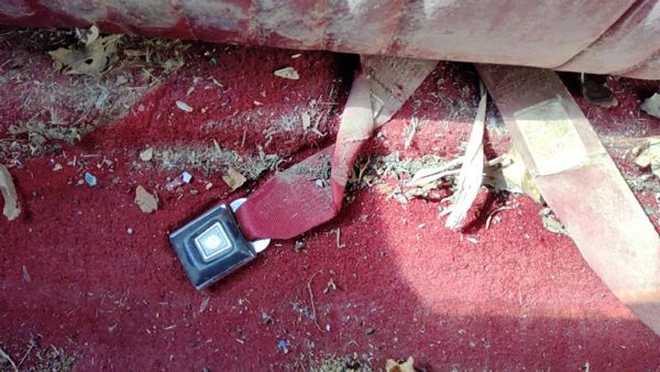 1988 Ford F150 Front Seat Belt Red Rear Center Buckle — photo 1