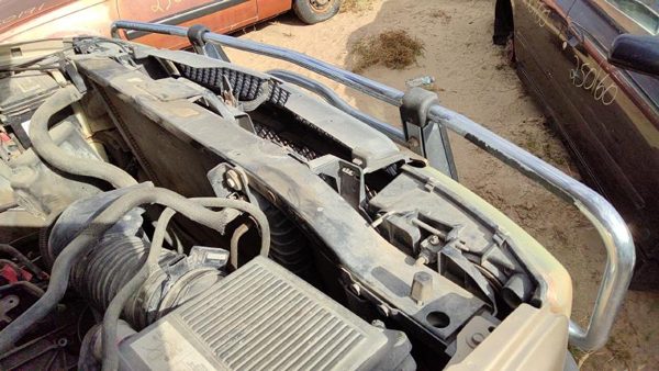 2004 Chevy Silverado 1500 Radiator Support 25815981 — photo 2