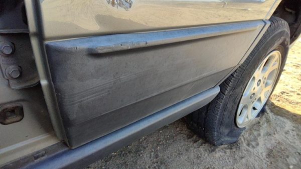 00-03 Jeep Grand Cherokee Driver Left Rear Moulding From Door Back Trim Strip — photo 3