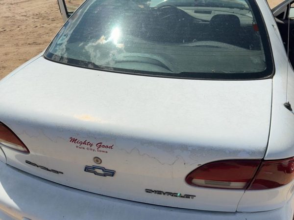 2001 Chevrolet Cavalier Trunk/decklid/hatch/tailgate Bright White 16U — photo 2