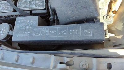 2003 Chevrolet Cavalier Engine Fuse Box 2.2L