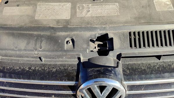 2012-2015 Vw Passat Hood Latch Assembly With Bracket Oem 561805588B9b9 — photo 2