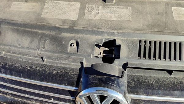 2012-2015 Vw Passat Hood Latch Assembly With Bracket Oem 561805588B9b9 — photo 3