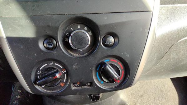 2015-2019 Nissan Versa Temperature Control Module In Dash Heater Ac Head Unit — photo 2