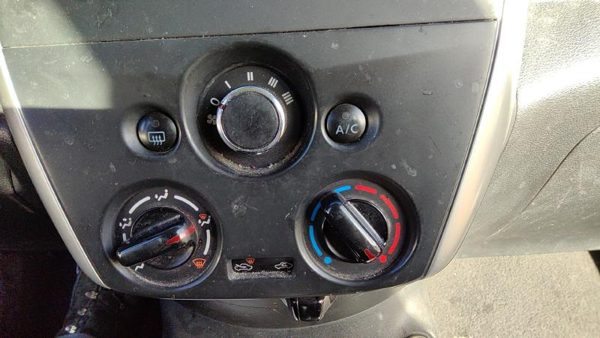 2015-2019 Nissan Versa Temperature Control Module In Dash Heater Ac Head Unit — photo 3