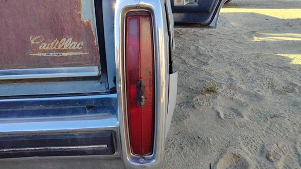 1984 Cadillac Deville Tail Light Assembly RH Sedan — photo 1