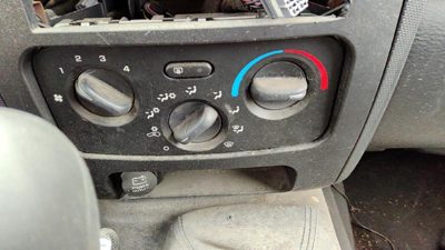 2002-2003 Jeep Liberty Temperature Control Module In Dash Heater Ac Head Unit
