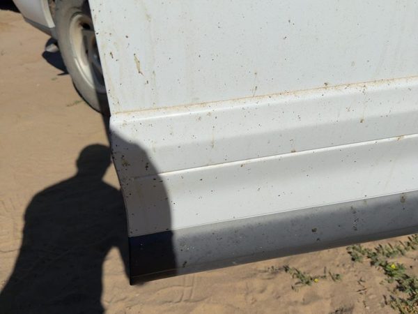 1998 Lincoln Navigator Front Door Moulding RH Oxford White Yz — photo 2