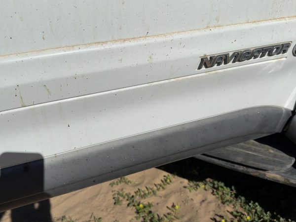 1998 Lincoln Navigator Front Door Moulding RH Oxford White Yz — photo 7