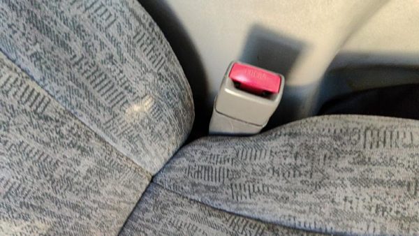 02-04 Trail Blazer Passenger Right Front Seat Belt Buckle Receiver Gray 95D — photo 1