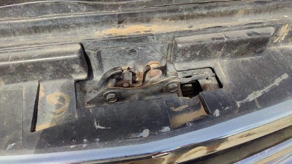 1998-2005 S10 Blazer Hood Latch Assembly With Bracket Oem — photo 2