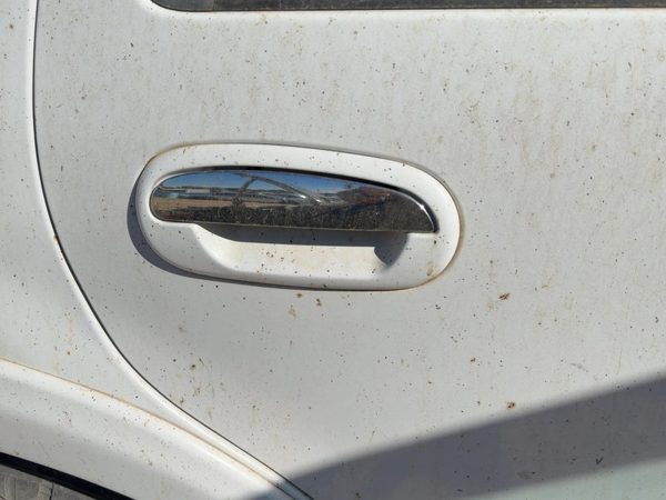 1998 Lincoln Navigator Outside Door Handle RH Oxford White Yz — photo 1