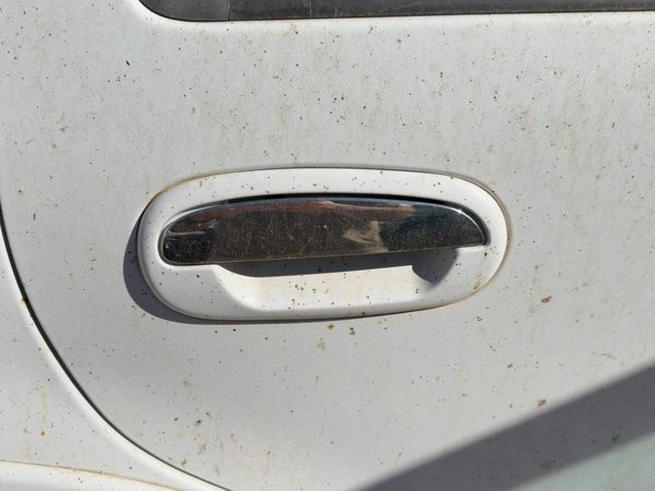 1998 Lincoln Navigator Outside Door Handle RH Oxford White Yz — photo 3