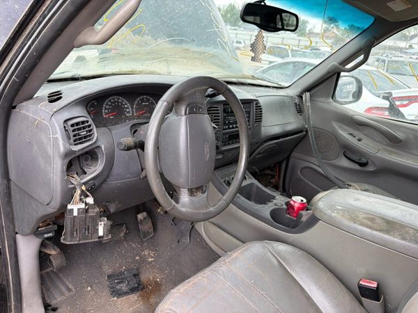 2001 Ford Expedition — vehicle photo 3
