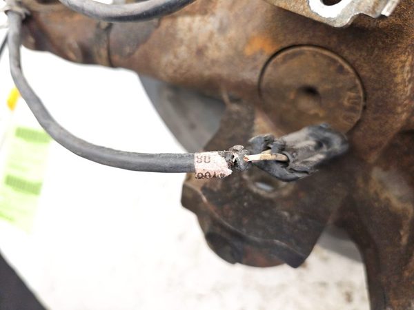 93-96 Gmc Van 3500 Passenger Right Front Spindle Steering Knuckle With Wheel Hub — photo 4