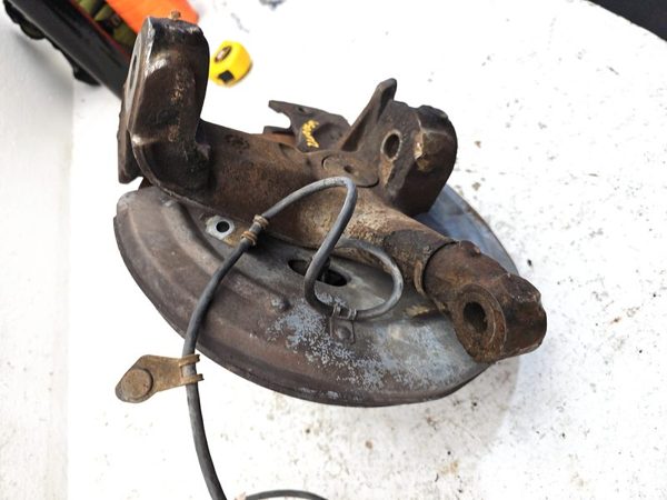 93-96 Gmc Van 3500 Passenger Right Front Spindle Steering Knuckle With Wheel Hub — photo 8
