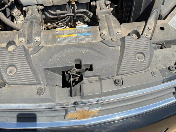 2007-2011 Chevy Impala Top Plastic Cover Above Radiator Support Sight Shield Oem — photo 3
