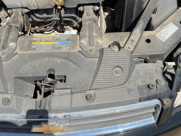 2007-2011 Chevy Impala Top Plastic Cover Above Radiator Support Sight Shield Oem — photo 5