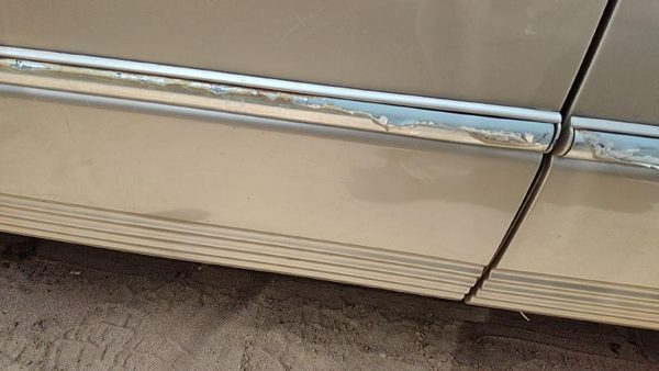 00 Town & Country Driver Left Front Moulding From Door Oem Trim Strip Gold — photo 2