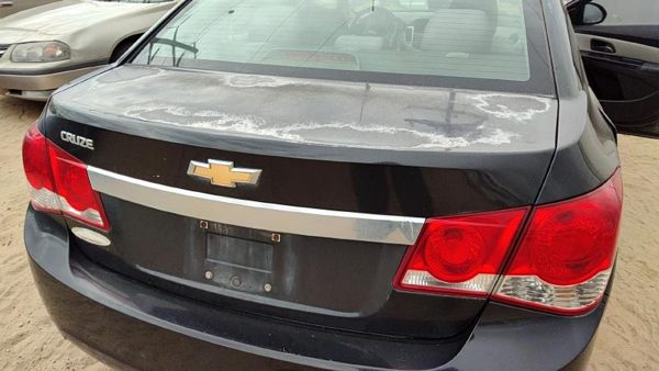 2011 Chevy Cruze Trunk/decklid/hatch/tailgate Black Gar — photo 2